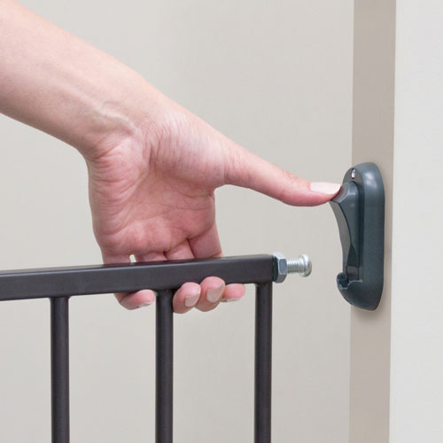 Barrière de sécurité extensible fixée par ferrures de Bily - Bronze