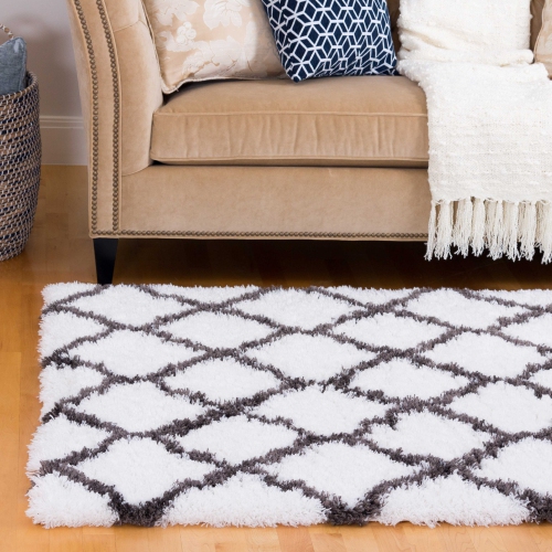 AG Home Kerrisdale Lattice 5'3" x 7'7" Shag Area Rug - White