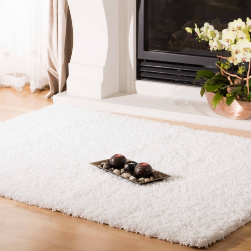 AG Home Victoria 5'3" x 7'7" Shag Area Rug - White