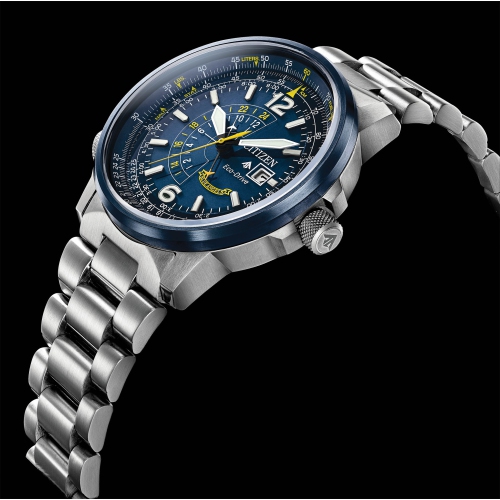 Montre pour hommes Eco-Drive japonaise Promaster Nighthawk de Citizen 42 mm avec boîtier en inox deux tons et bracelet à cadran bleu
