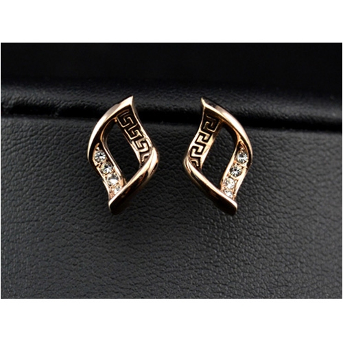 CRYSTALLINE JEWEL  18K Plated Swirl Stud Earrings In Gold