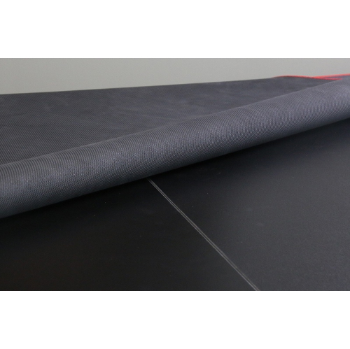 Bureau de jeu de 63 po Uni-DT de Boost Industries avec tapis pour bureau/tapis de jeu