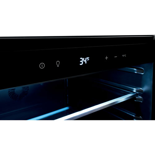 Réfrigérateur à boissons encastrable de 165 canettes de 5,3 pi³ Gallery de Frigidaire