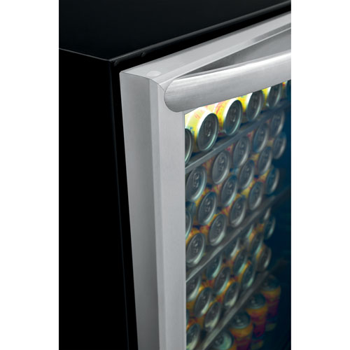 Réfrigérateur à boissons encastrable de 165 canettes de 5,3 pi³ Gallery de Frigidaire