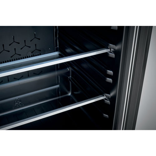 Réfrigérateur à boissons encastrable de 165 canettes de 5,3 pi³ Gallery de Frigidaire