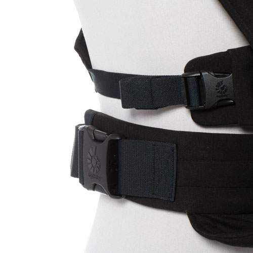 Porte-bébé à trois positions Embrace d'Ergobaby - Noir uni