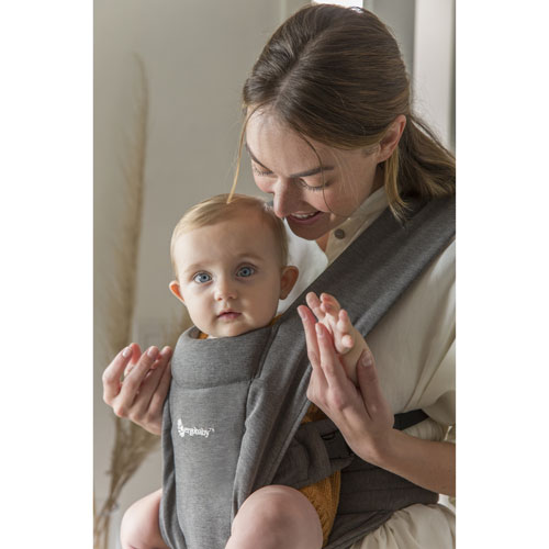 Porte-bébé à trois positions Embrace d'Ergobaby - Gris uni