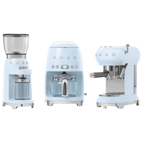 Machine à espresso manuelle de 15 bars de style années 50 de Smeg - Bleu pastel