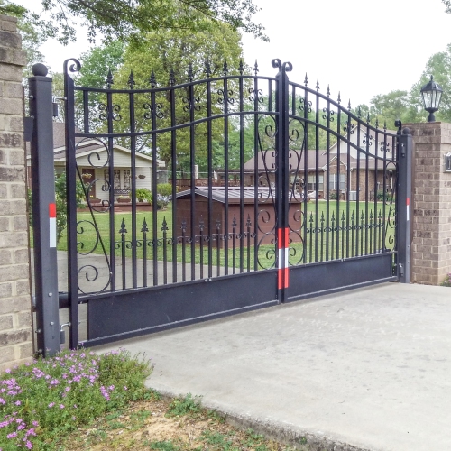 ALEKO® DG16VEND Venice Style Dual Swing Steel Driveway Gate 16'