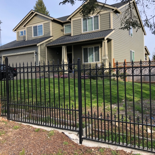 ALEKO® NEW 8' x 5' IRON DRIVEWAY STEEL FENCE PRAGUE STYLE