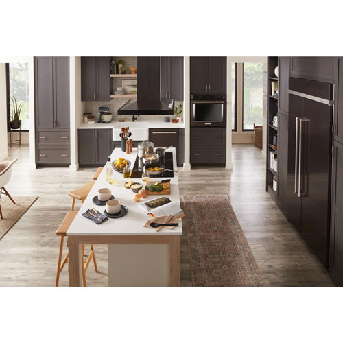 Lave-vaisselle encastrable 24 po 39 dB avec troisième panier de KitchenAid - Inox noir