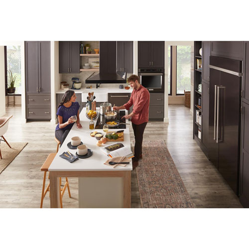 Lave-vaisselle encastrable 24 po 39 dB avec troisième panier de KitchenAid - Inox noir