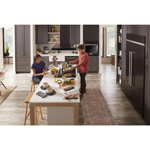 Lave-vaisselle encastrable 24 po 39 dB avec troisième panier de KitchenAid - Inox noir