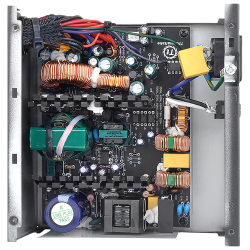 Bloc d'alimentation non modulaire de 700 W Smart de Thermaltake