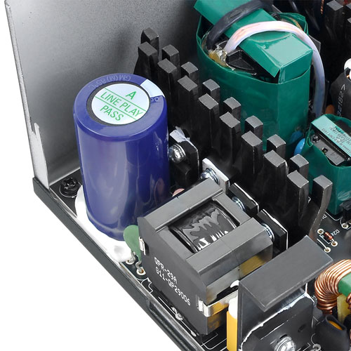 Bloc d'alimentation non modulaire de 700 W Smart de Thermaltake