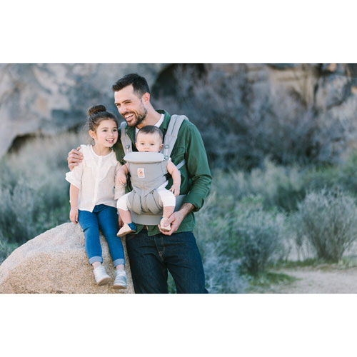 Porte-bébé à quatre positions Omni 360 d'Ergobaby - Gris perle