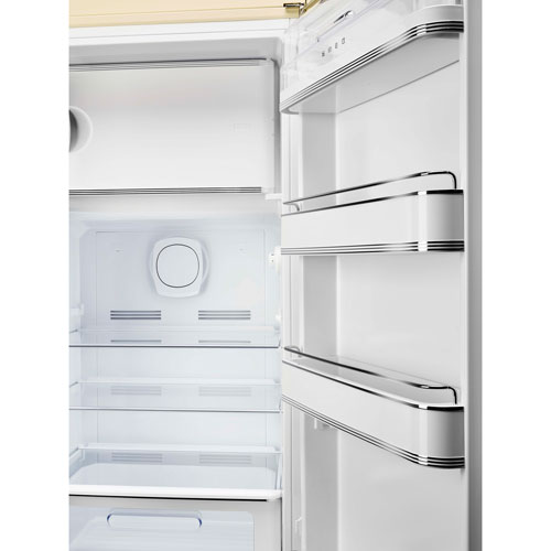 Réfrigérateur à une porte 9,2 pi³ 24 po de style années 50 de Smeg - Crème