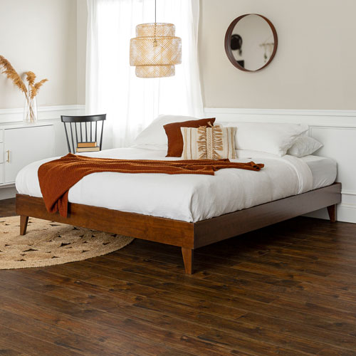 Lit plateforme moderne en bois massif Winmoor Home - Très grand lit - Noyer