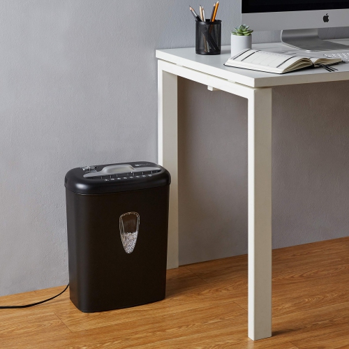 Déchiqueteuse à coupe croisée de 8 feuilles et carte de crédit d’AmazonBasics pour le bureau à domicile