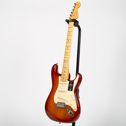 Stratocaster American Professional II de Fender - Sunburst de Sienne et érable