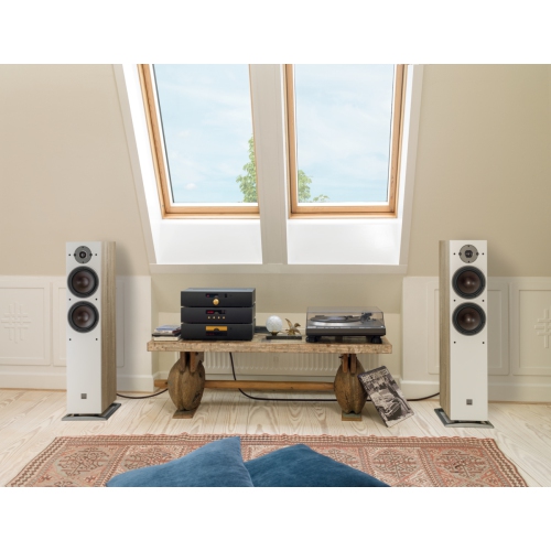 DALI Oberon 7 Floor Standing Speakers in Light Oak