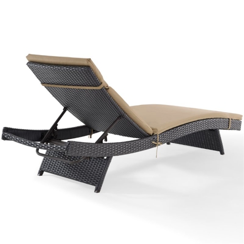 Chaise longue de patio à rangée Pemberly, brun et moka