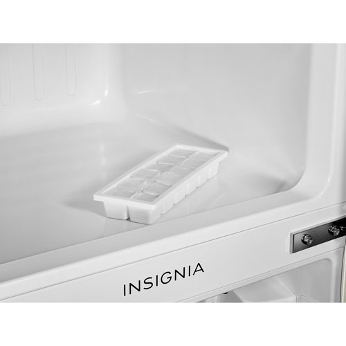 Réfrigérateur de bar rétro à congélateur supérieur 3,1 pi³ d'Insignia - Crème - Exclusivité de Best Buy