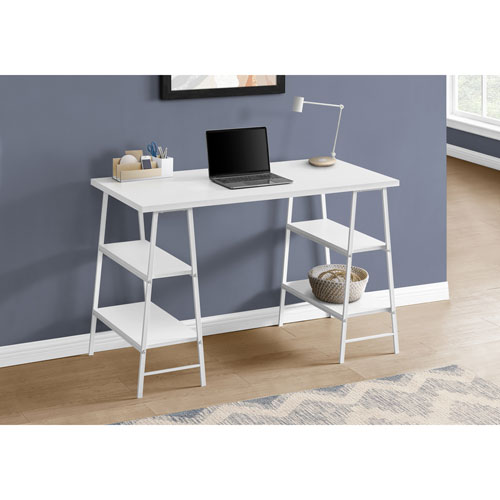 Bureau d'ordinateur de 47,25 po de largeur avec 4 tablettes de Monarch - Blanc