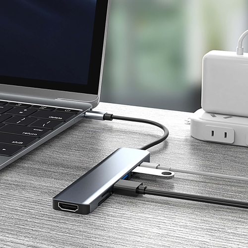 Concentrateur USB-C 7-en-1 avec HDMI 4K, 100&nbsp;W PD, 2 ports USB 3,0, fentes pour cartes SD/TF et données USB-C. Compatible avec MacBook Pro/Air,