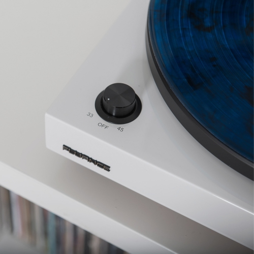 Tourne-disque haute fidélité RT81 Elite de Fluance avec cartouche AT95E d'Audio Technica, entraînement par courroie, préamplificateur