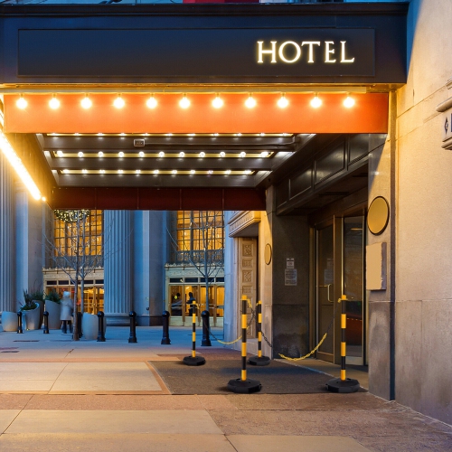 Gymax 6PCS Traffic Delineator Pole Safety Caution Barrier w/ 5ft Link Chains