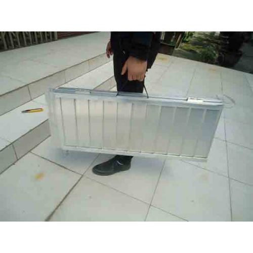 EZEE LIFE  4’ Single Fold Aluminum Ramp (Ez4R)
