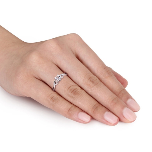 Bague en argent sterling avec saphirs blancs synthétiques Infinity taille laboratoire taille princesse 3/8 ct