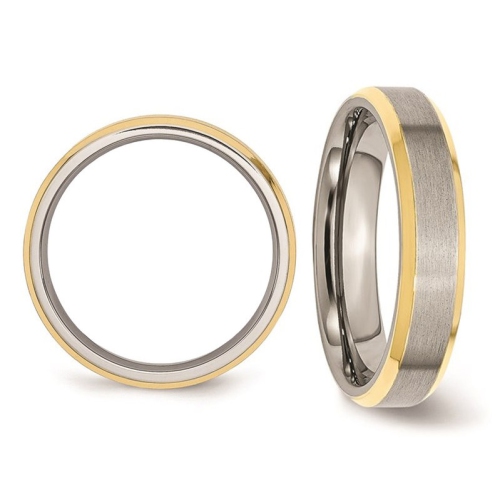 Alliance femme à bord biseauté en acier inoxydable 5 mm avec placage jaune