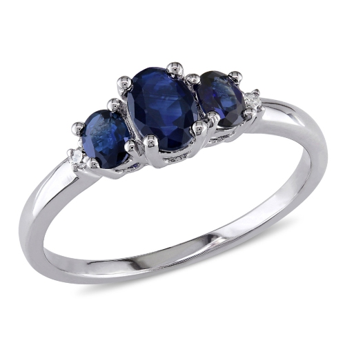 Bague en or blanc 10 K, saphir bleu 1 ct et trois diamants. 00&nbsp;carat (ct