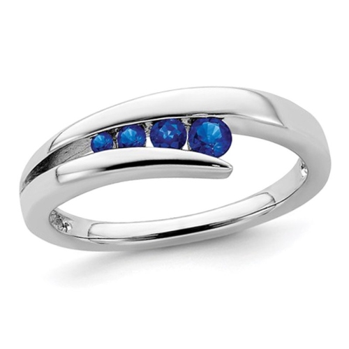 Bague en or blanc 14 ct avec saphir bleu naturel de 1/5 ct