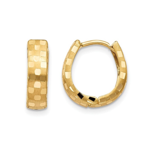 GEM AND HARMONY  14K Gold Diamond Cut 4MM Patterned Hinged Huggie Hoop Earrings In Yellow