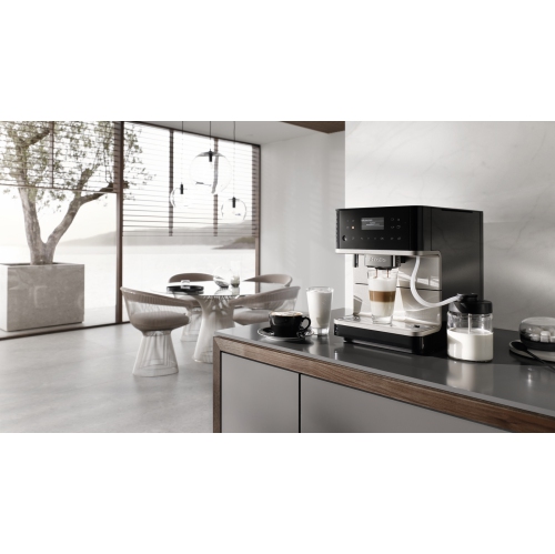 Machine à café de comptoir CM 6360 Milk Perfection de Miele - Noir obsidienne avec fini métallique en acier propre - Garantie de 2 ans