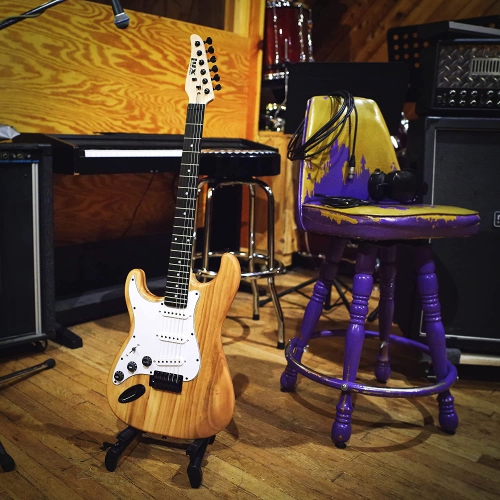 LyxPro Left Hand 39 Inch Electric Guitar and Starter Kit for Lefty Full Size Beginner’s Guitar, Amp, Six Strings, Two Picks, Shoulder Strap, Digital