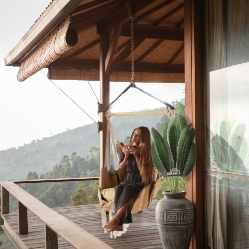 Balançoire en corde pour fauteuil de hamac avec 2 coussins et de l’espace pour un livre sur le côté, couleur kaki pâle