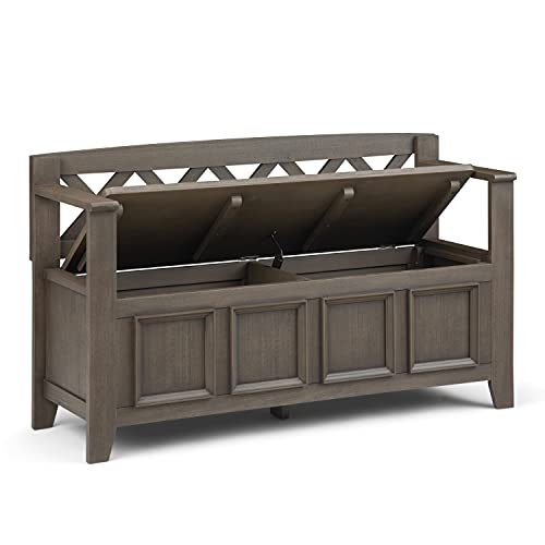 Large banc de rangement d’entrée en BOIS MASSIF Amherst de 48 po de SIMPLIHOME avec charnière de sécurité, gris champêtre et transitionnel