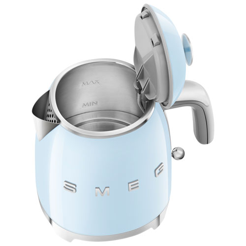 Bouilloire électrique miniature de la gamme Années 50 de Smeg - 0,8 l - Bleu pastel