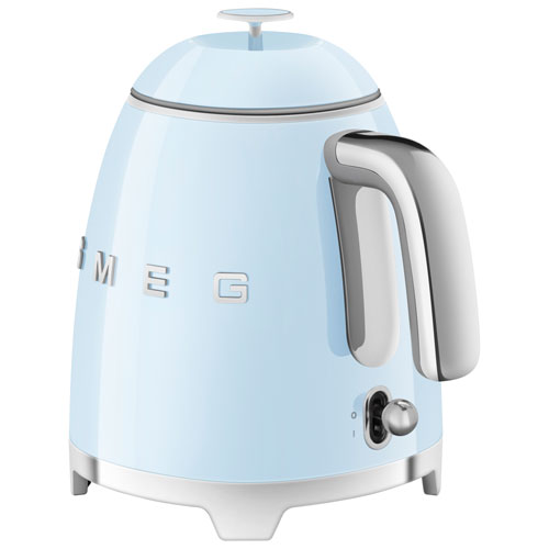 Bouilloire électrique miniature de la gamme Années 50 de Smeg - 0,8 l - Bleu pastel