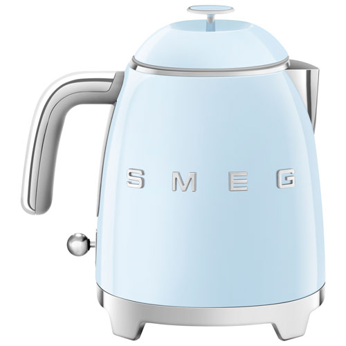 Bouilloire électrique miniature de la gamme Années 50 de Smeg - 0,8 l - Bleu pastel