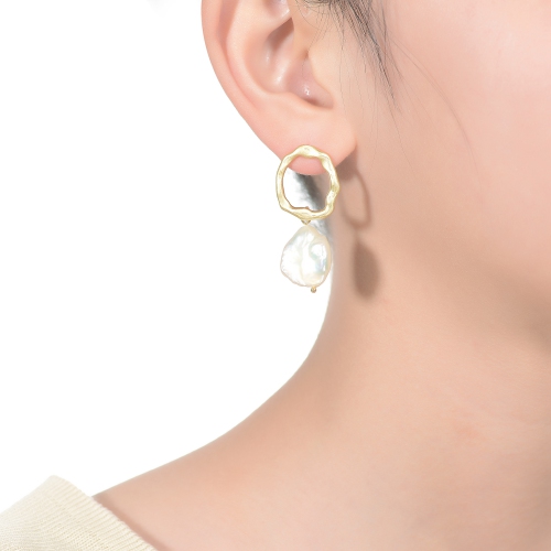 Rozzato Sterling Silver Gold Plated Freshwater Pearl Drop Round Earrings