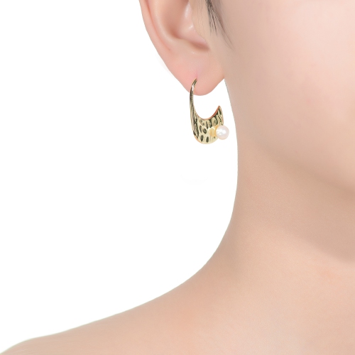 Rozzato Sterling Silver Gold Plated Freshwater Pearl Hoop Earrings