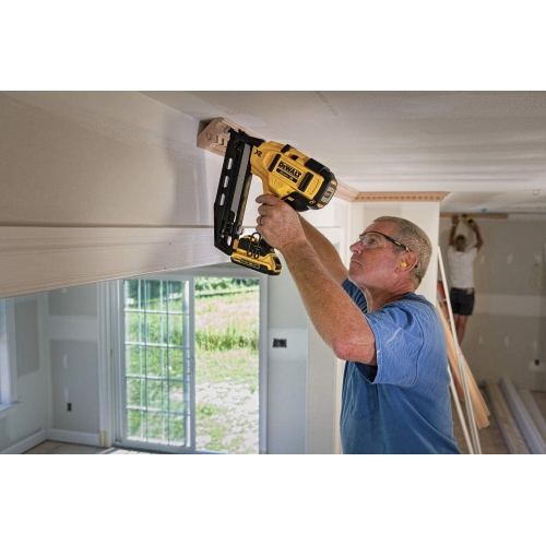 DEWALT DCN660D1 20V MAX* XR® 16 GA Angles Finish-Nailer Kit
