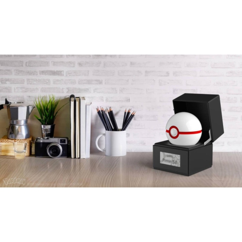 Pokemon 3 Prop Replica Premier Ball - Premier Ball Sideshow 908399