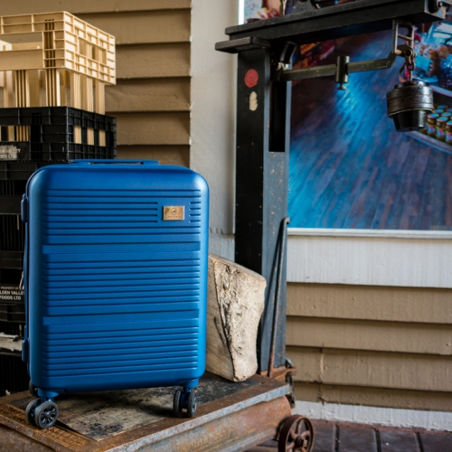 Valise moyenne de 24 po de la collection Orion de Holdall, bleu suédois