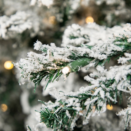 Sapin de Noël artificiel fin en pin blanc floqué illuminé de 9 pi – lumières à DEL blanc chaud